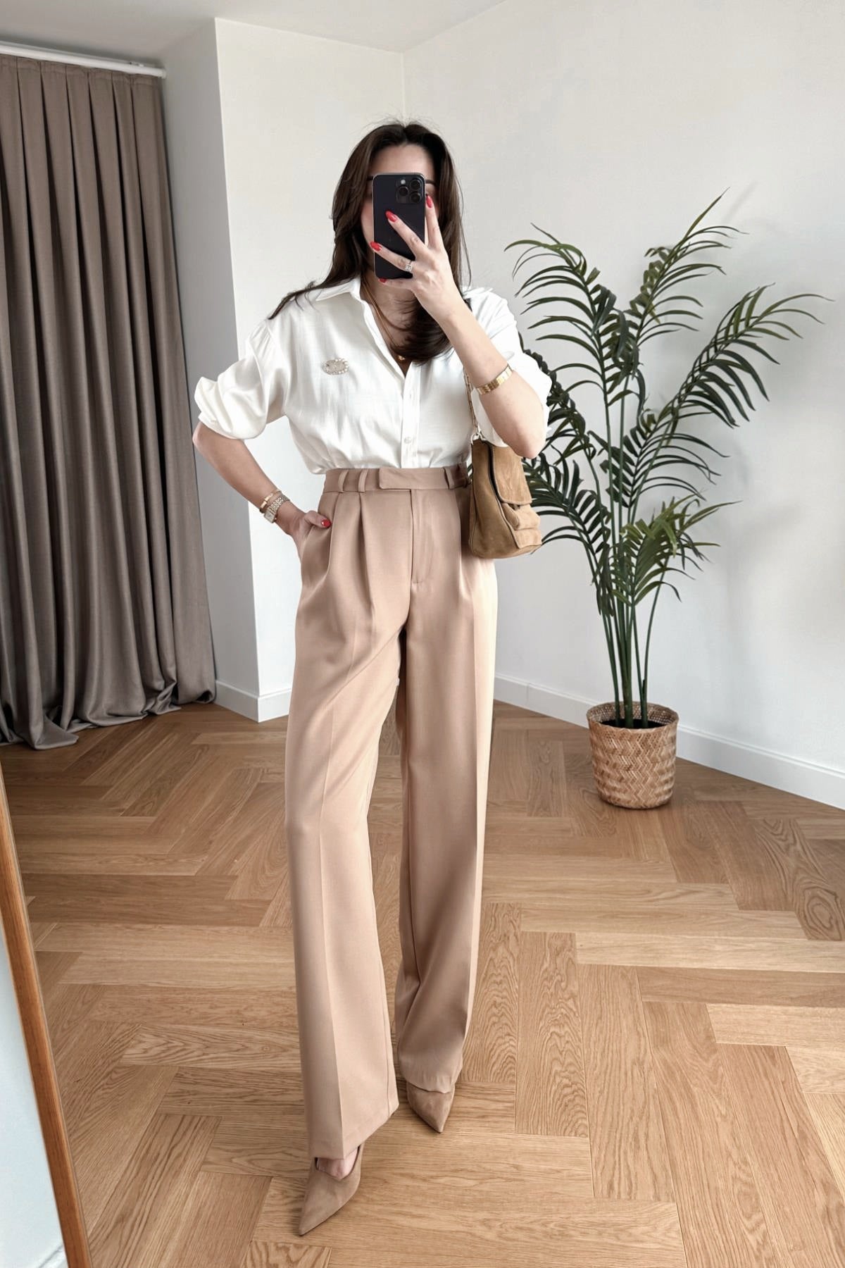 Wide-leg trouser with pleats