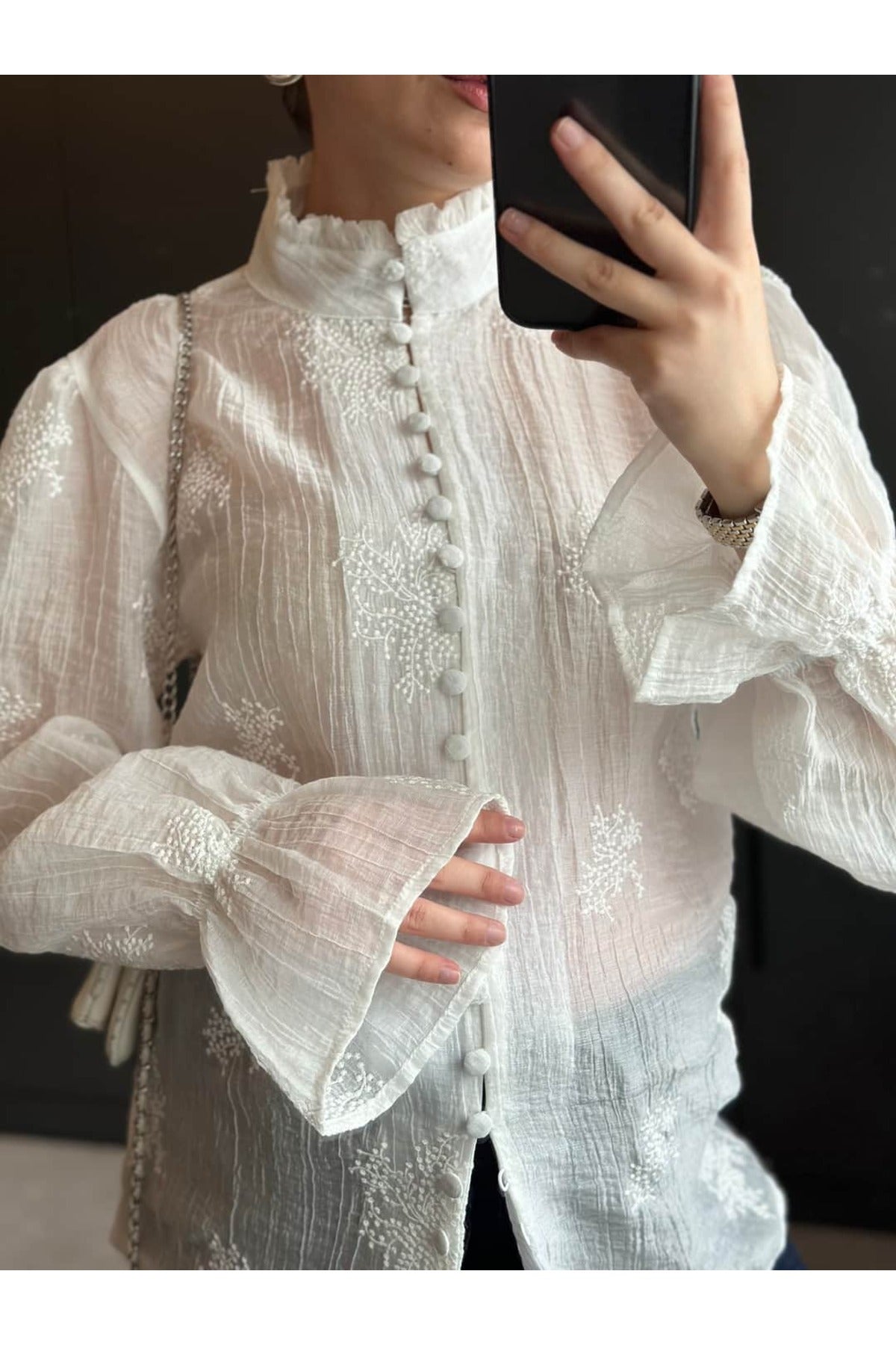 Long-sleeved embroidered shirt with ruffles and elasticated cuffs.
