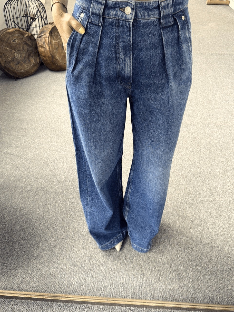 Wide leg pleated jeans