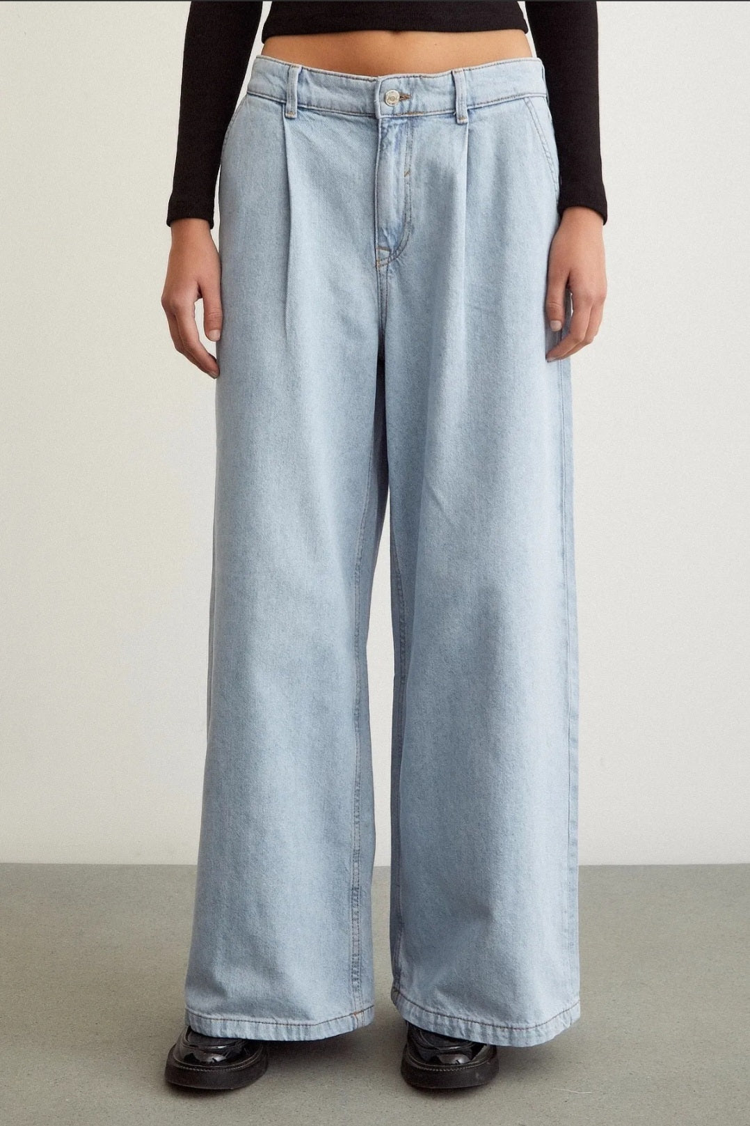 Zara pleated jeans