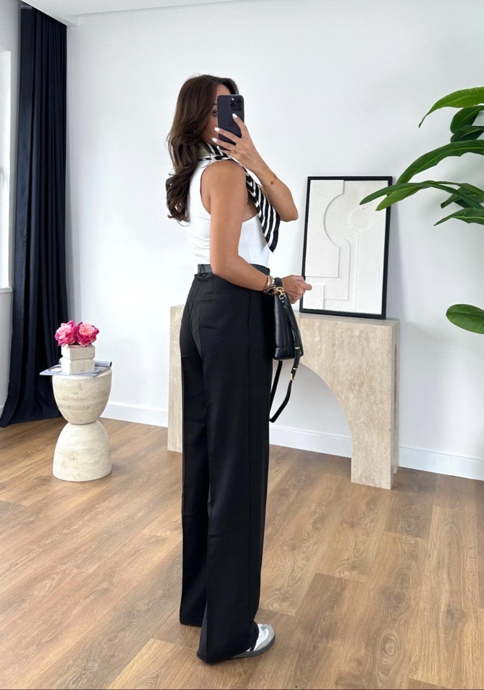 Wide-leg trouser with pleats