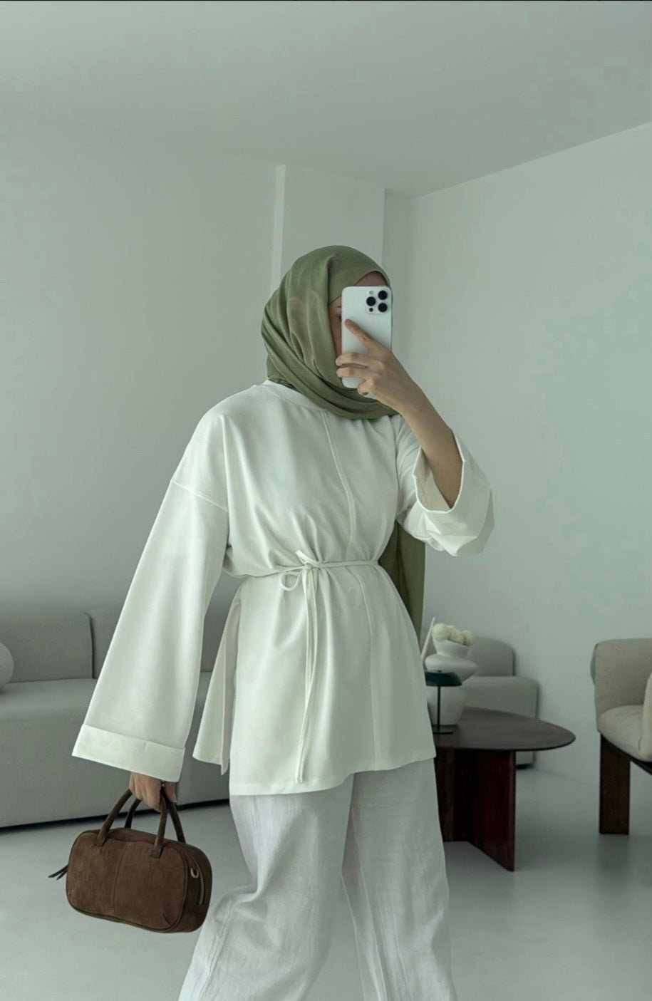 Belted Wide sleeve sweatshirt with side slit (off-white)