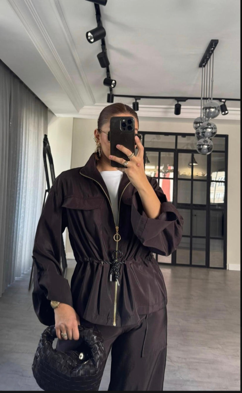 Safari jacket with drawstring High-waisted pants with a wide elastic Two-Piece Set (brown)