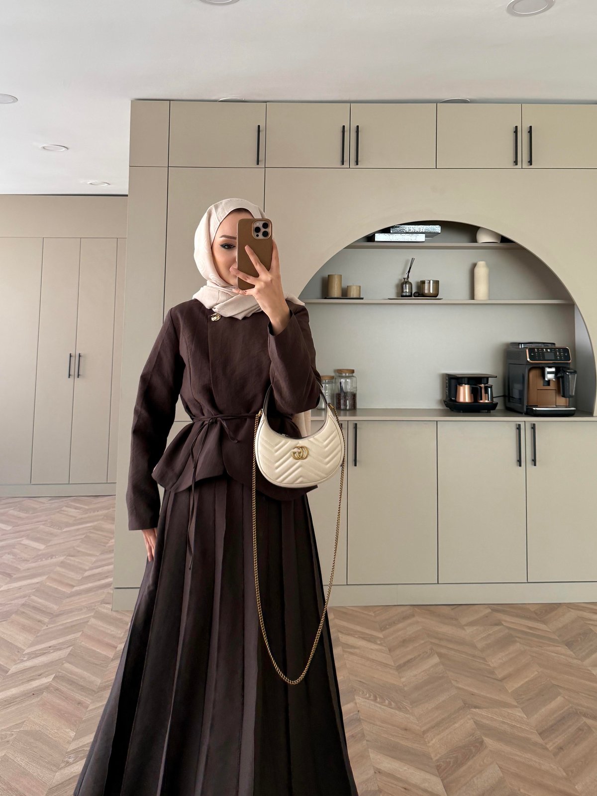 Arna Brooch Detail Pleated Skirt Set brown