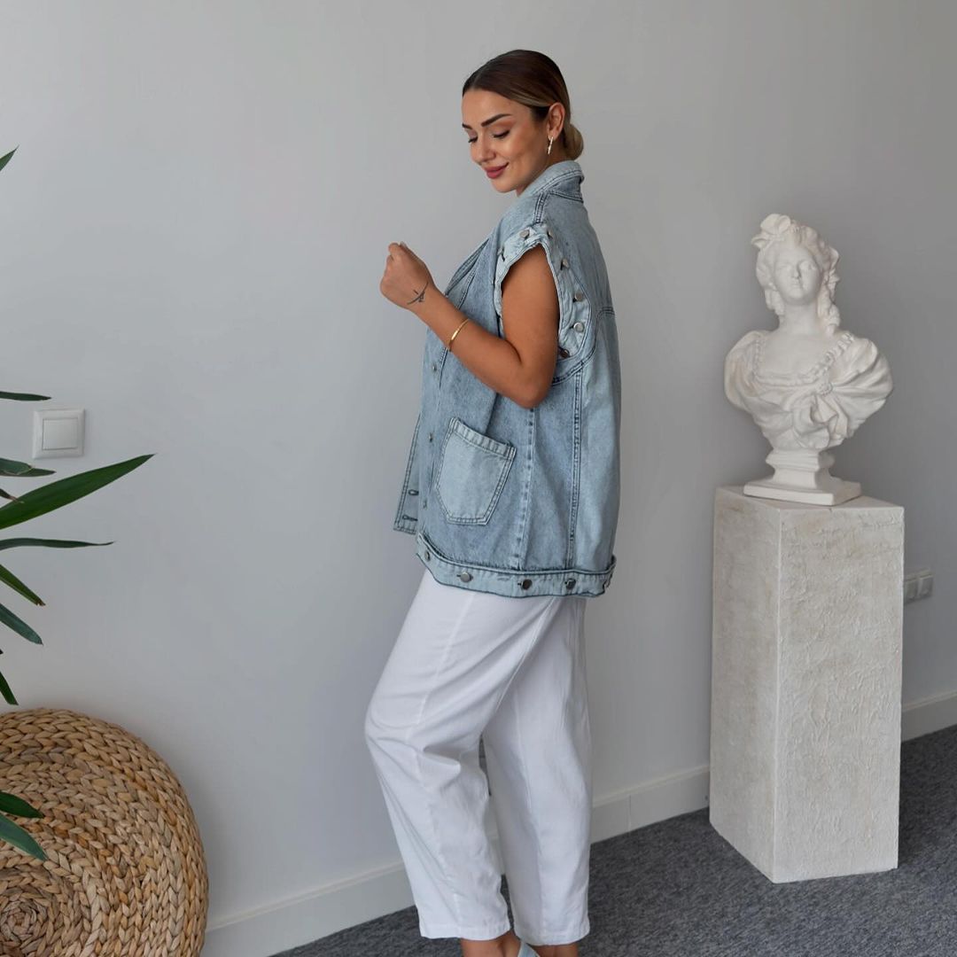 Jeans vest with snaps details