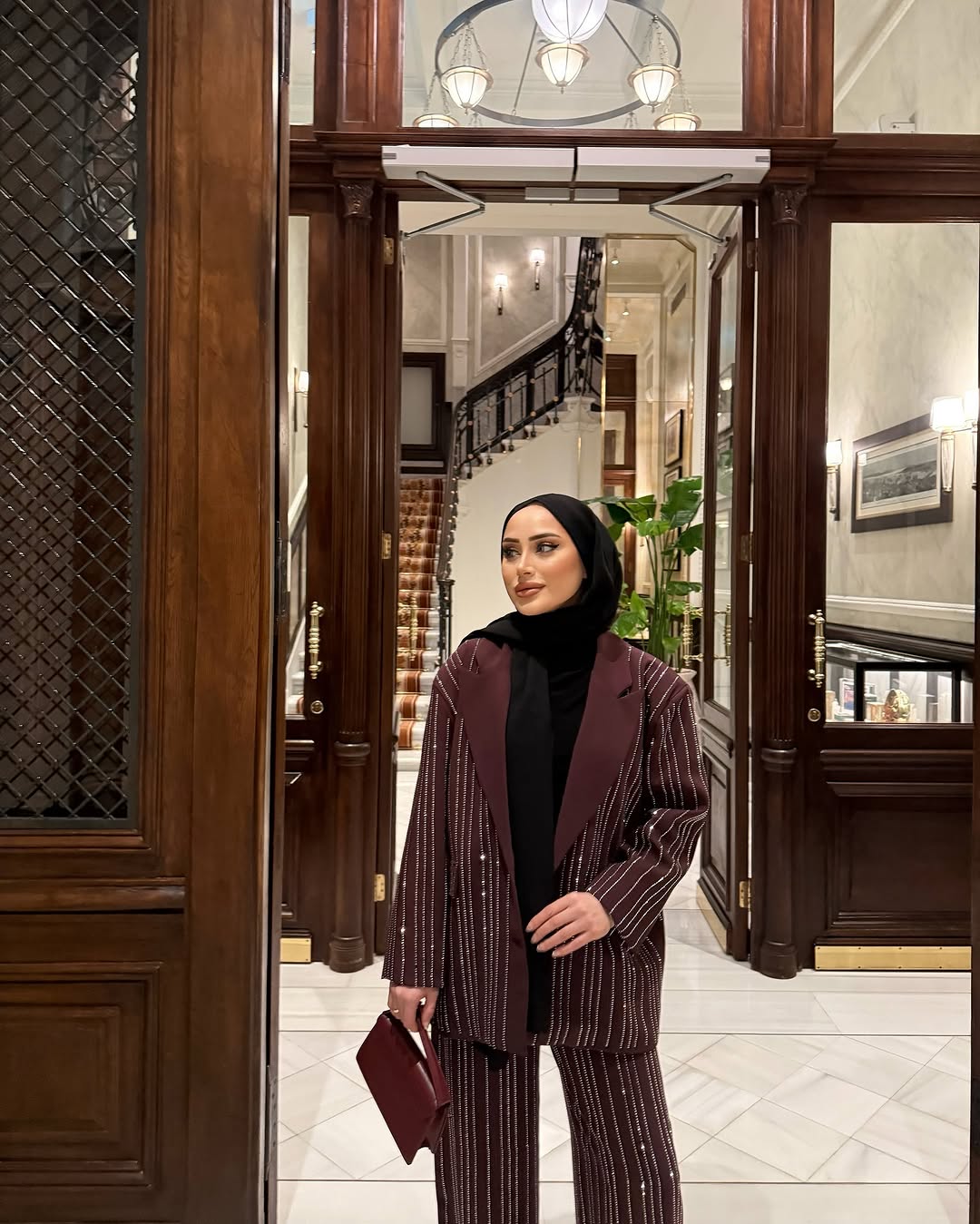 Fully studded set with rhinestones