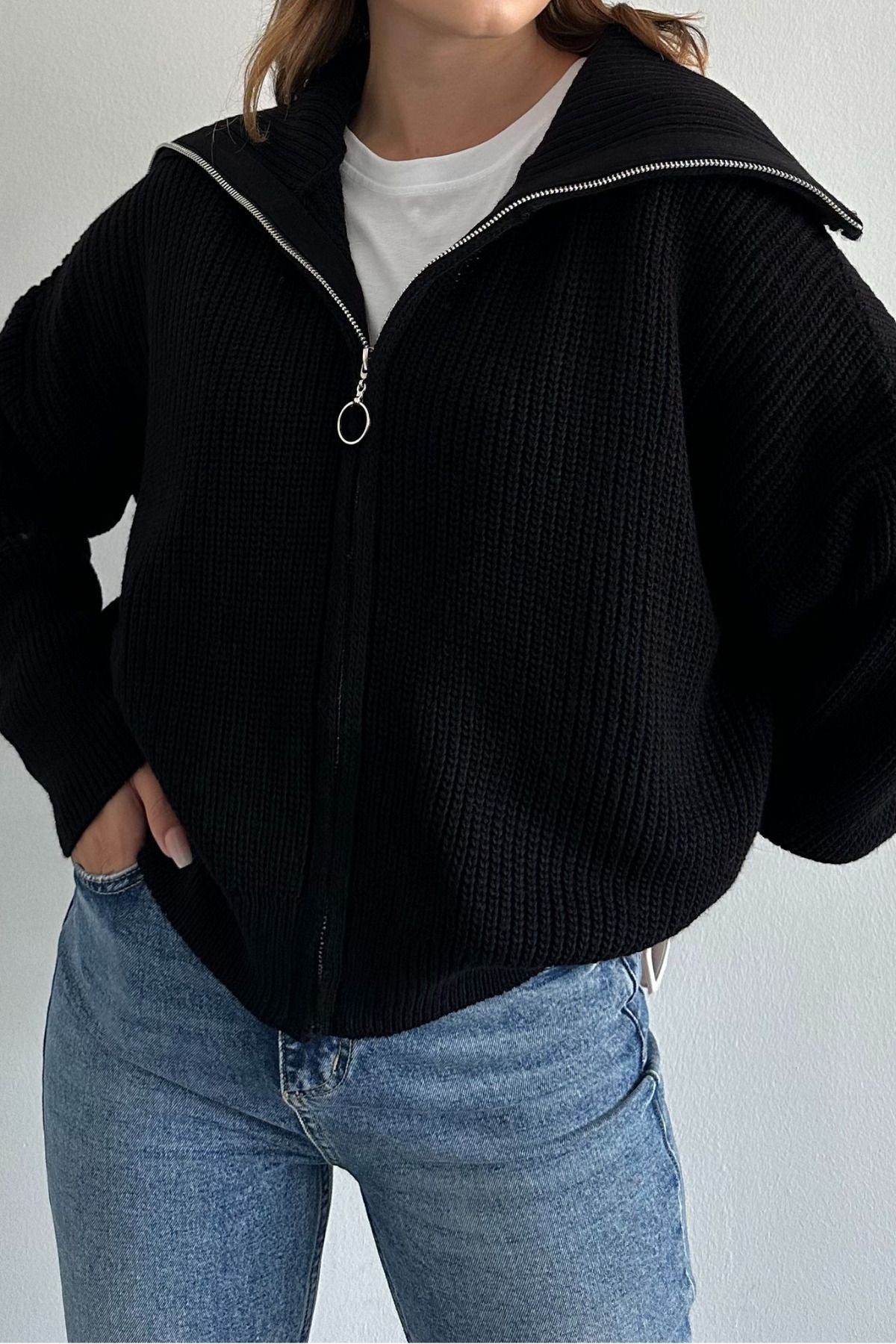 Zippered knitted jacket