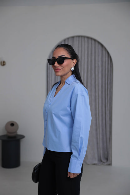 Two-piece shirt (wrappable like a skirt) in white poplin fabric with an elegant design