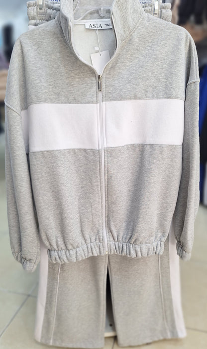 Fleece tracksuit with white details