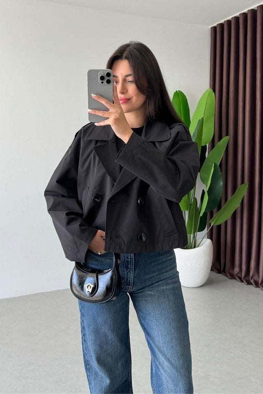 Short double breasted trenchcoat