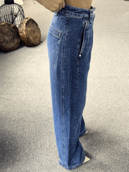 Wide leg pleated jeans