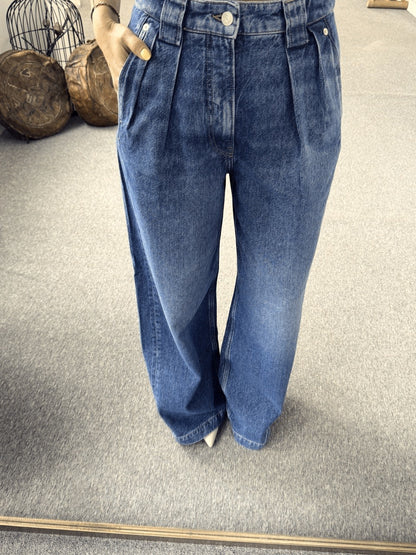 Wide leg pleated jeans