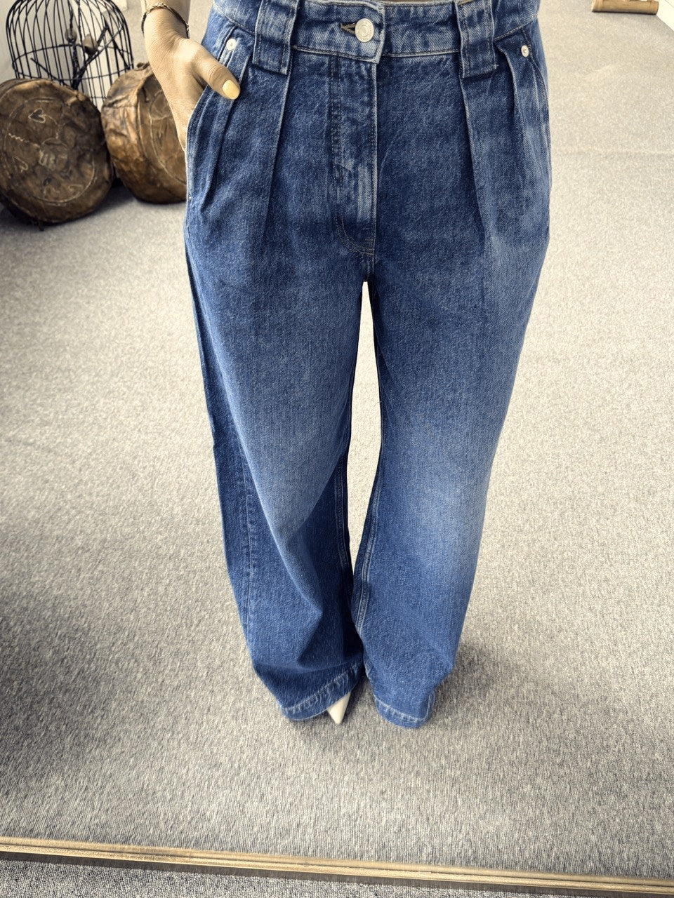 Wide leg pleated jeans