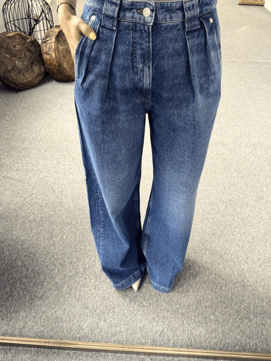 Wide leg pleated jeans