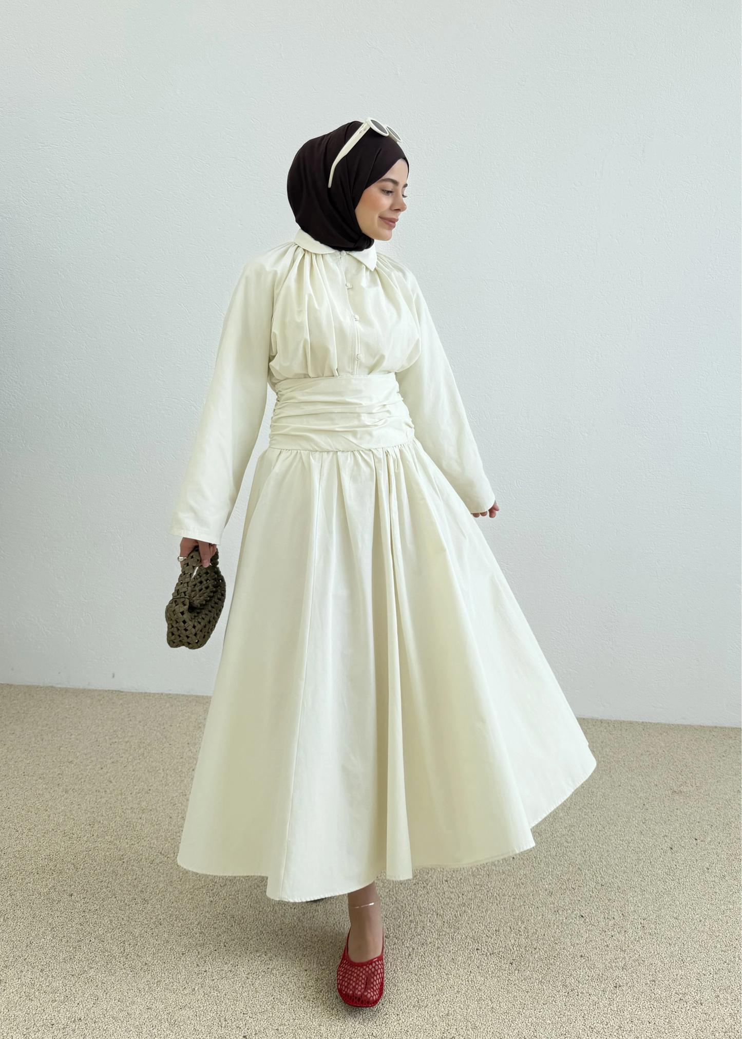 Waist-Fitting Premium Two-Piece Set - Vanilla