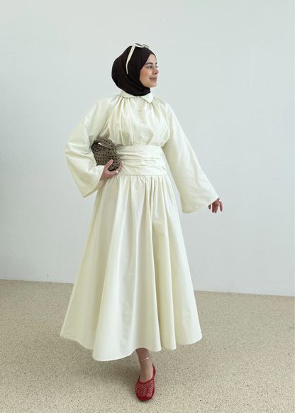 Waist-Fitting Premium Two-Piece Set - Vanilla