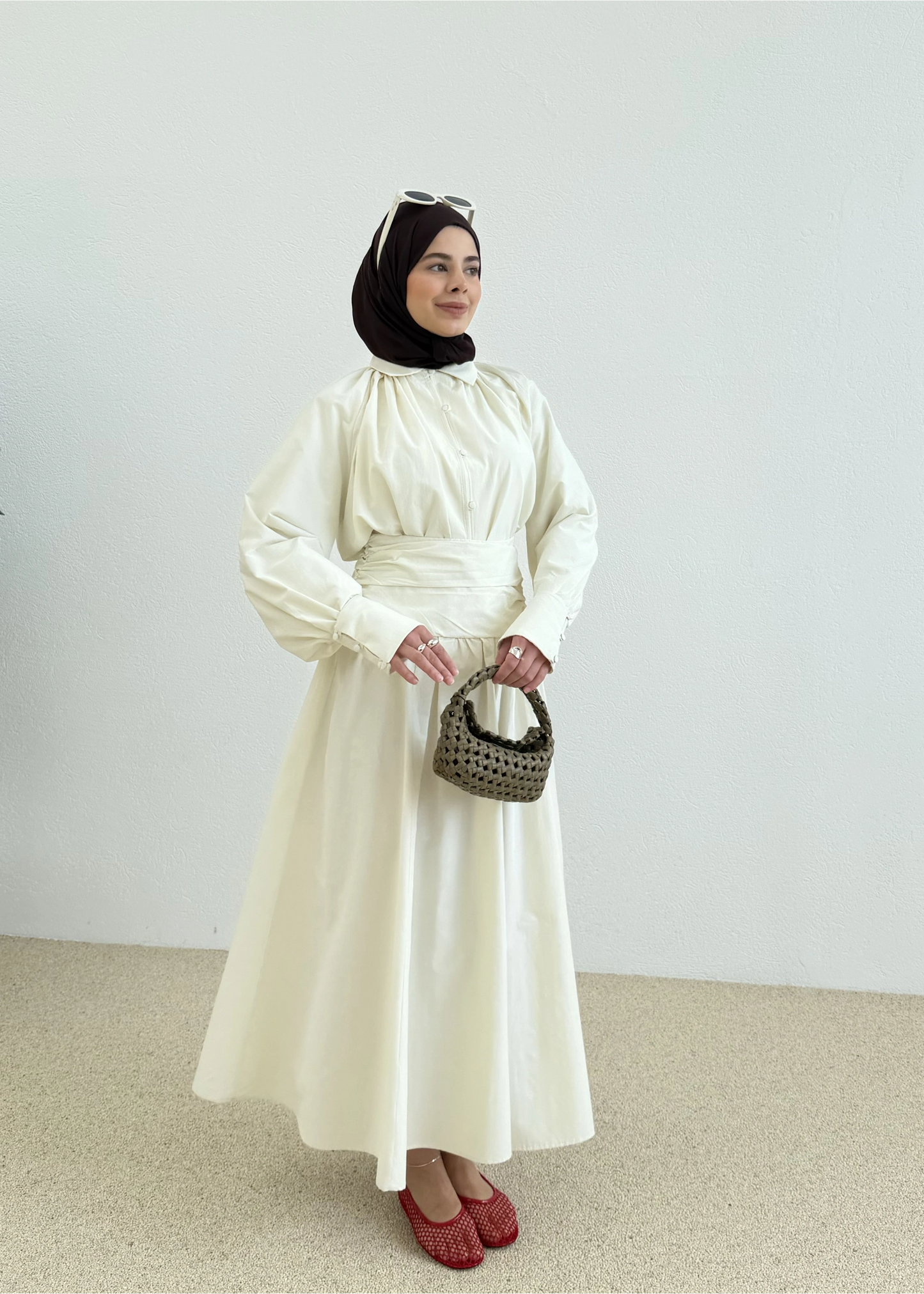 Waist-Fitting Premium Two-Piece Set - Vanilla