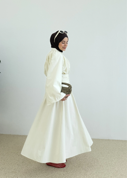 Waist-Fitting Premium Two-Piece Set - Vanilla
