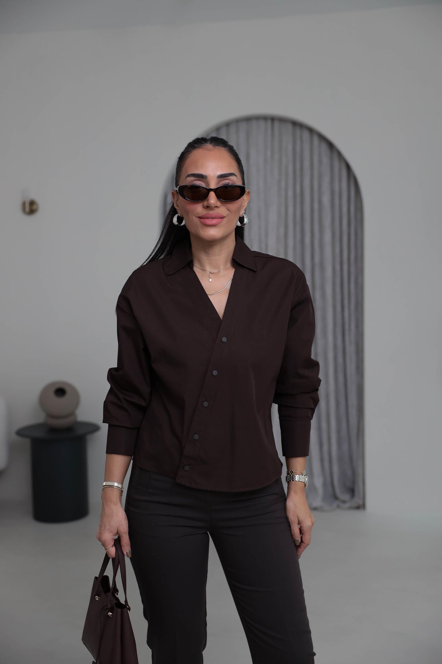 Two-piece shirt (wrappable like a skirt) in white poplin fabric with an elegant design