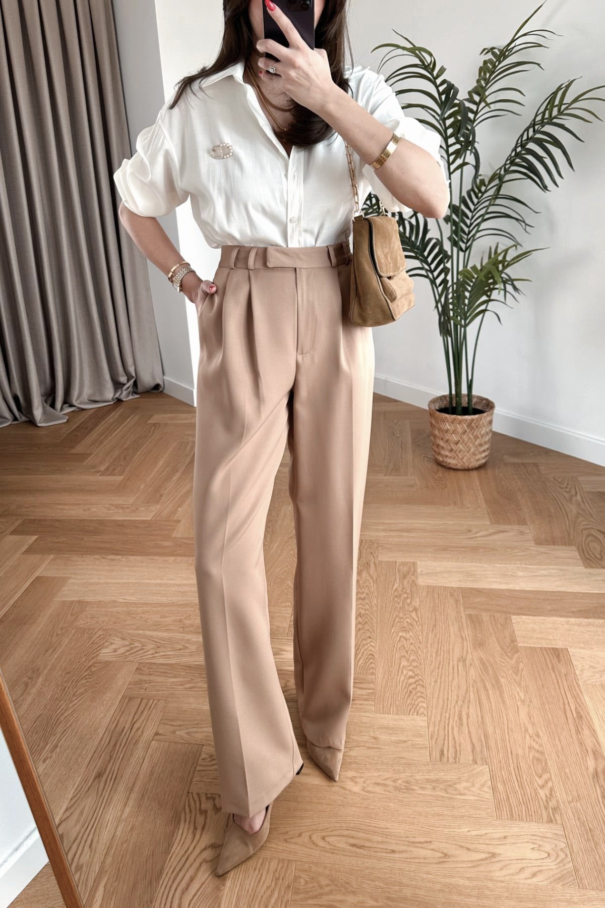 Wide-leg trouser with pleats
