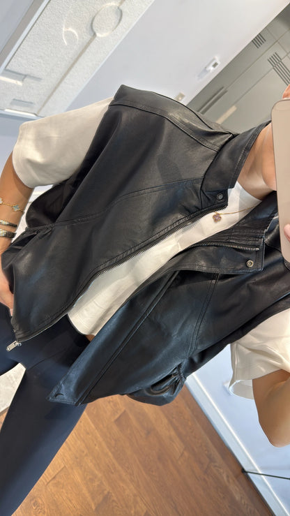 Quzu leather vest