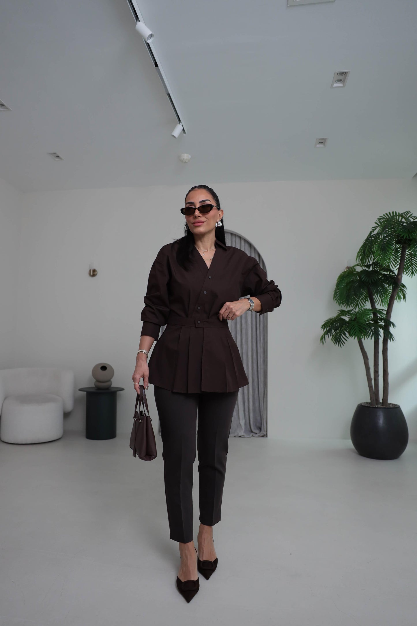 Two-piece shirt (wrappable like a skirt) in white poplin fabric with an elegant design