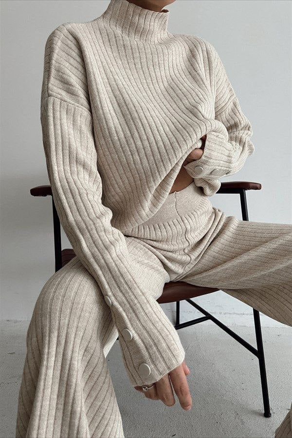 Striped knitted set with buttons on the sleeve