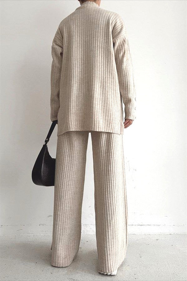 Striped knitted set with buttons on the sleeve