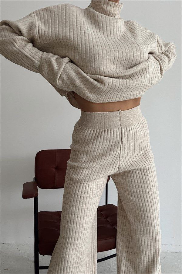 Striped knitted set with buttons on the sleeve