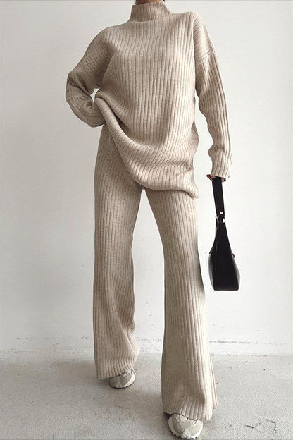 Striped knitted set with buttons on the sleeve