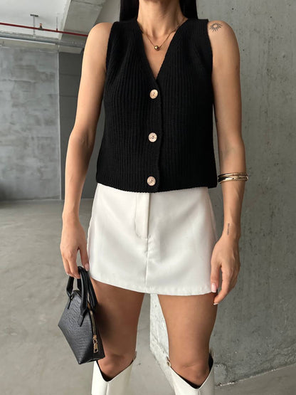 Sleeveless knit