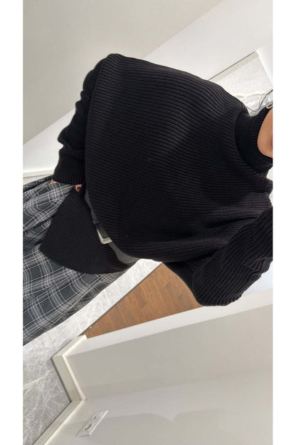 Belted wool high-neck