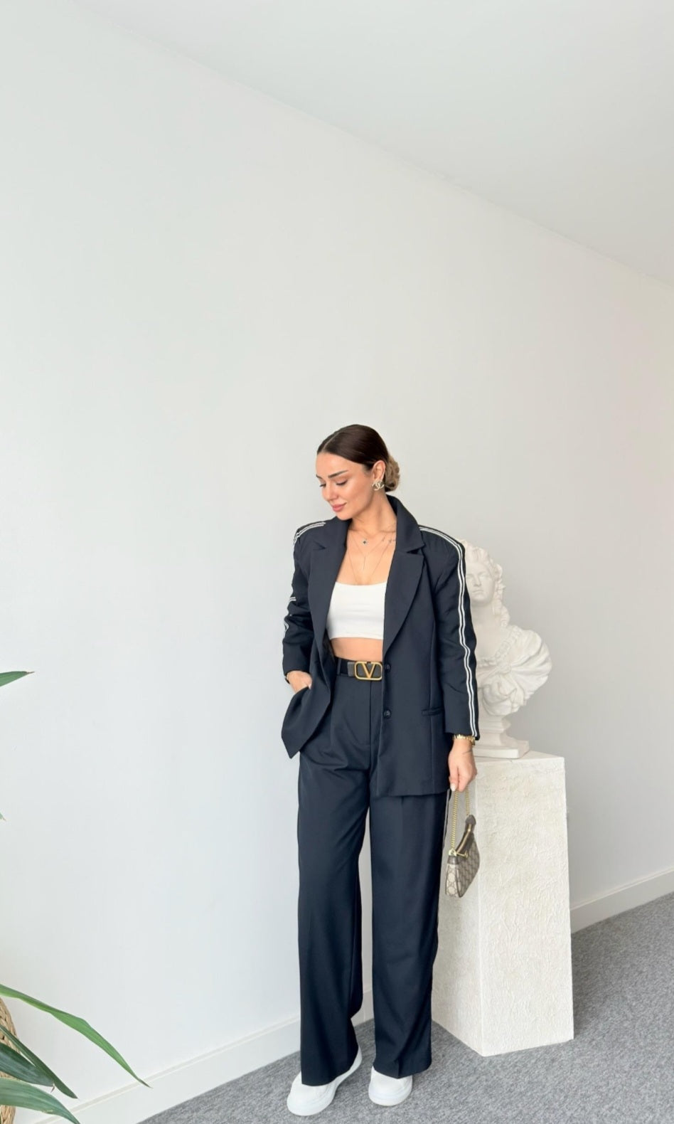 oversize suit with line details