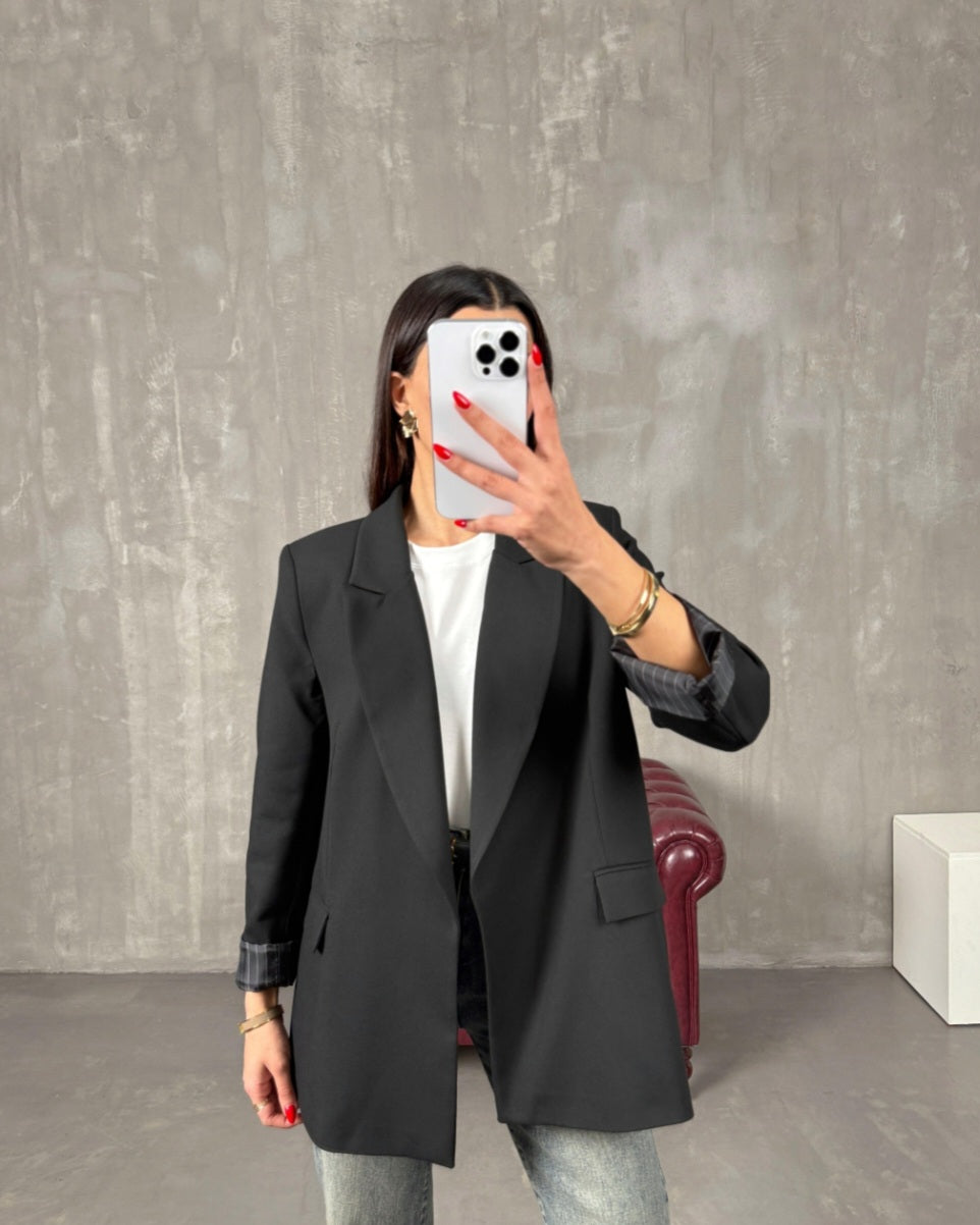 Blazer without buttons, with striped lining inside