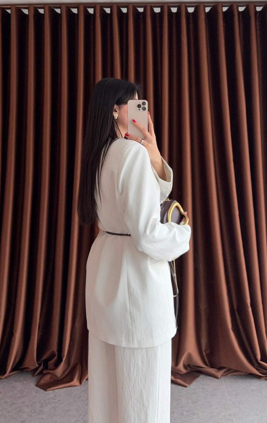 Striped blazer with a soft leather belt (one size )