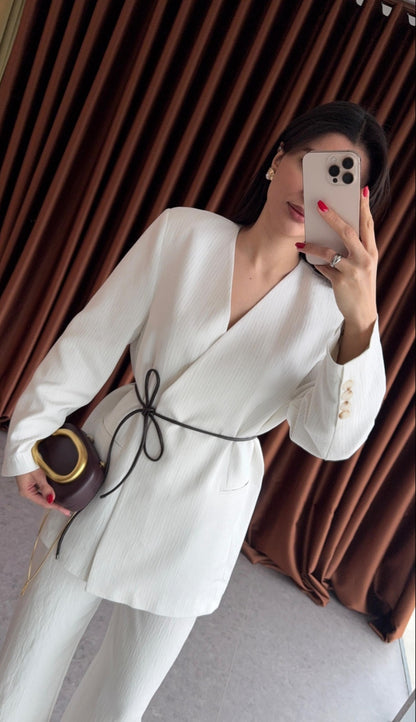 Striped blazer with a soft leather belt (one size )