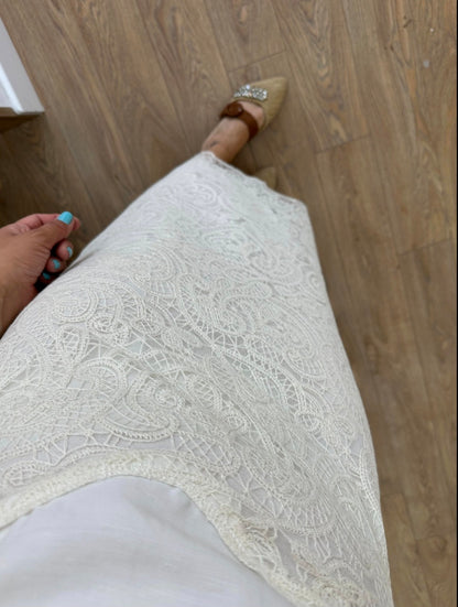 Linen dress with lace details