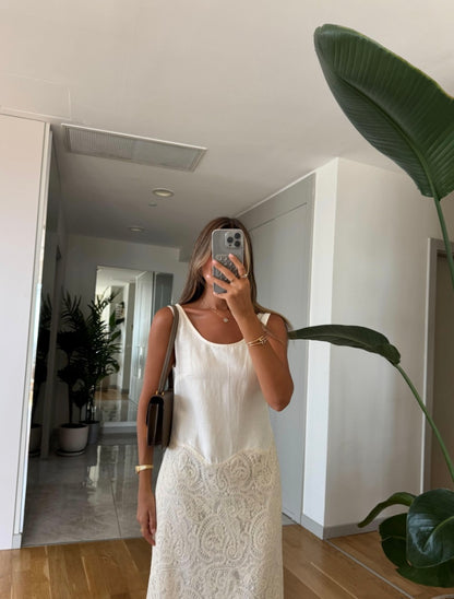 Linen dress with lace details