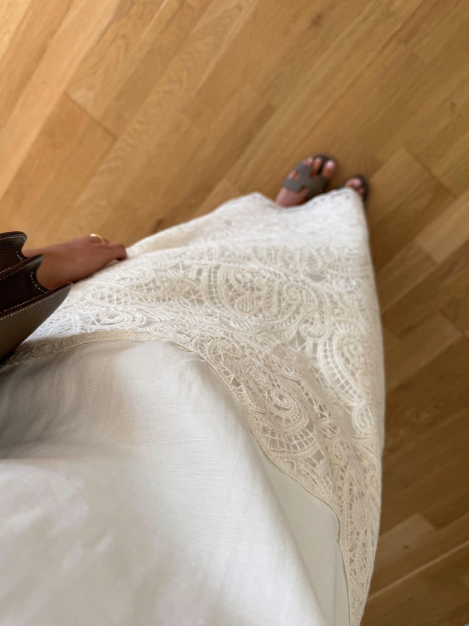 Linen dress with lace details