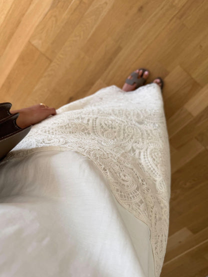 Linen dress with lace details