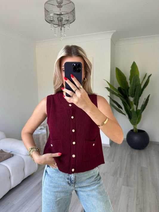 Knitted sleeveless top