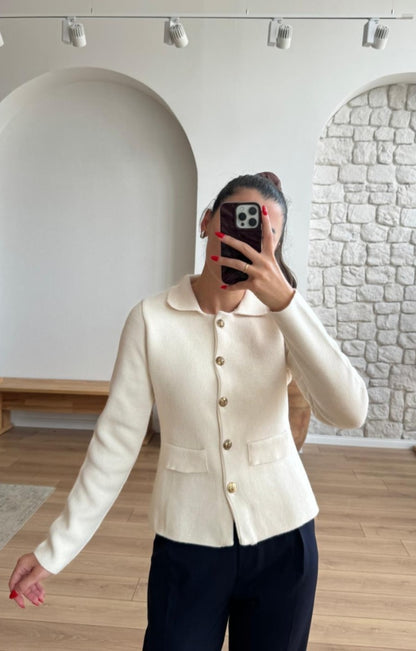 Knitted jacket with gold buttons