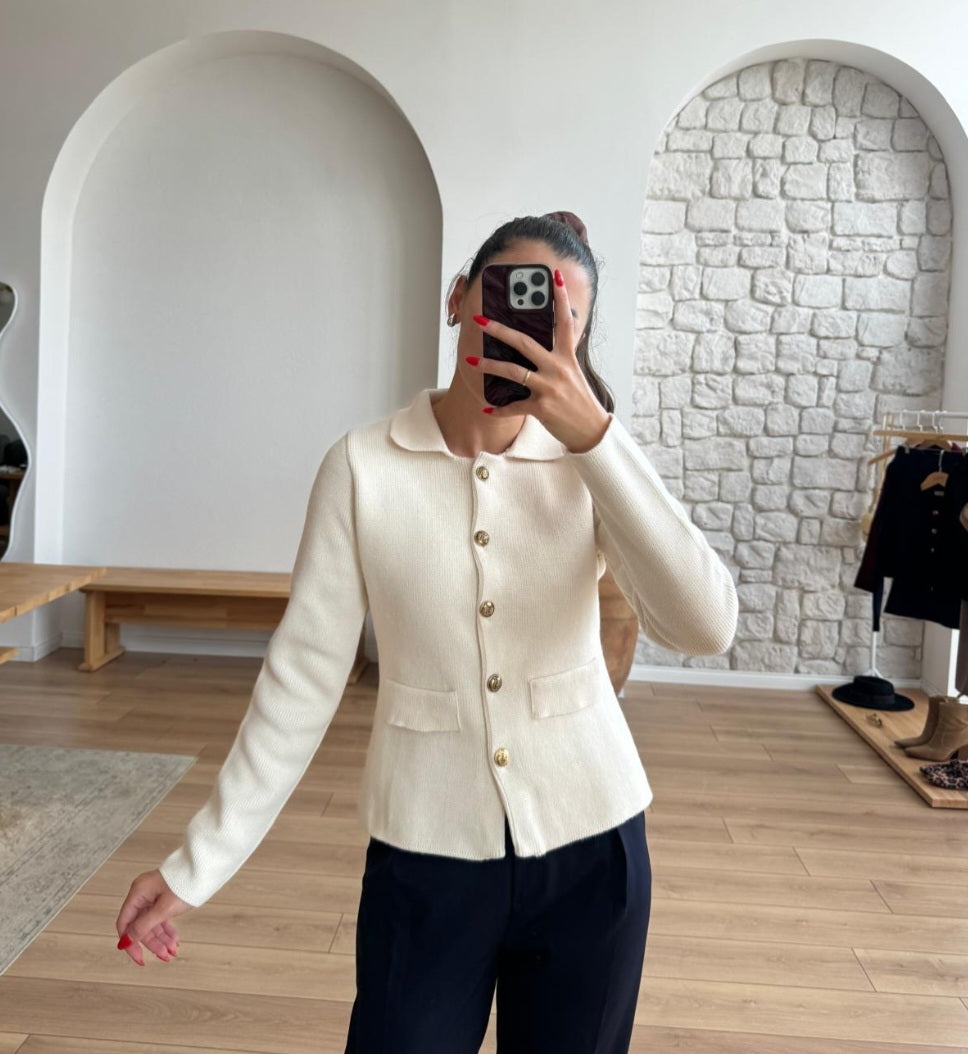 Knitted jacket with gold buttons