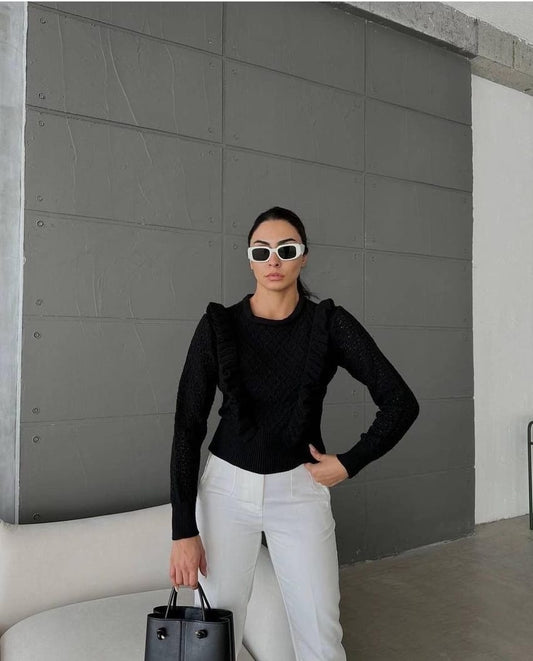 Knitted blouse with ruffle