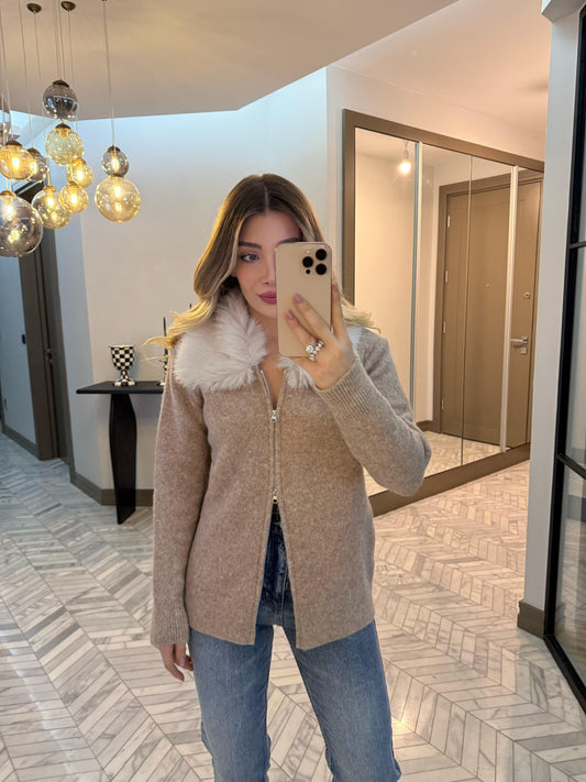 Beige fur-trimmed double-zipper cardigan