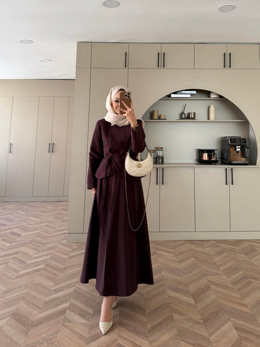 Arna Brooch Detail Pleated Skirt Set burgundy