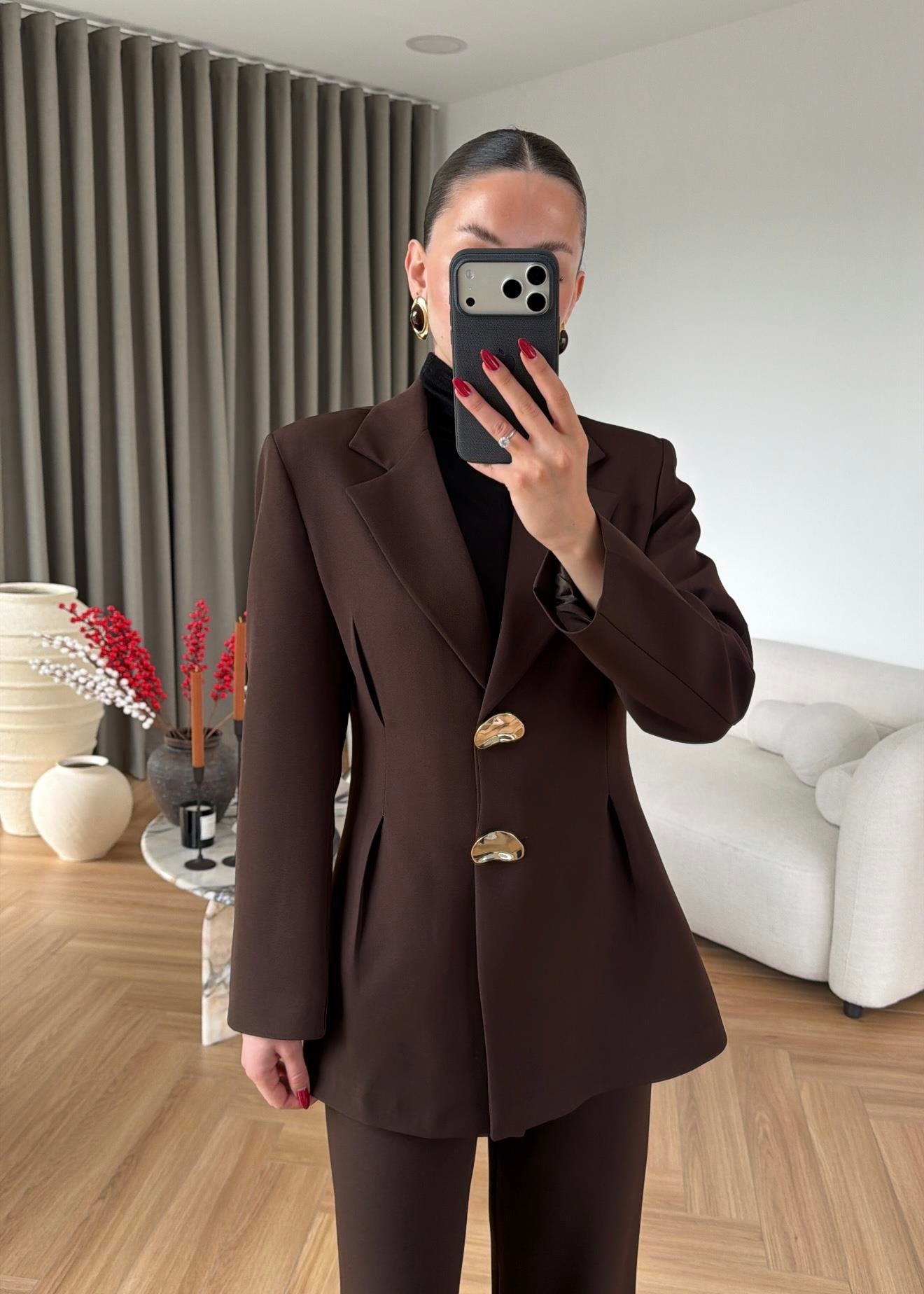 Large Buttoned, Waist-Fit Suit -  Dark Brown