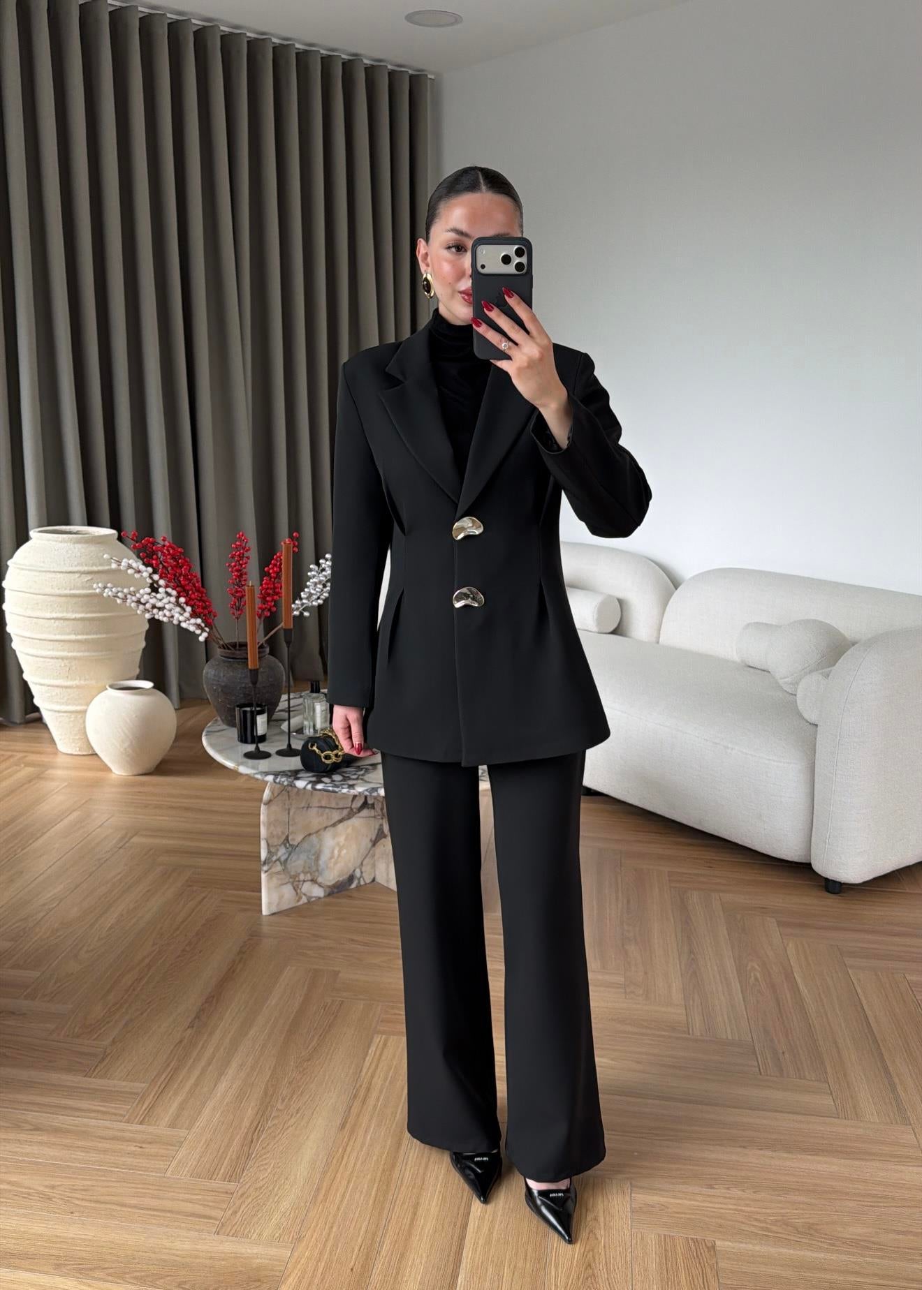 Large Buttoned, Waist-Fit Suit -  Dark Brown