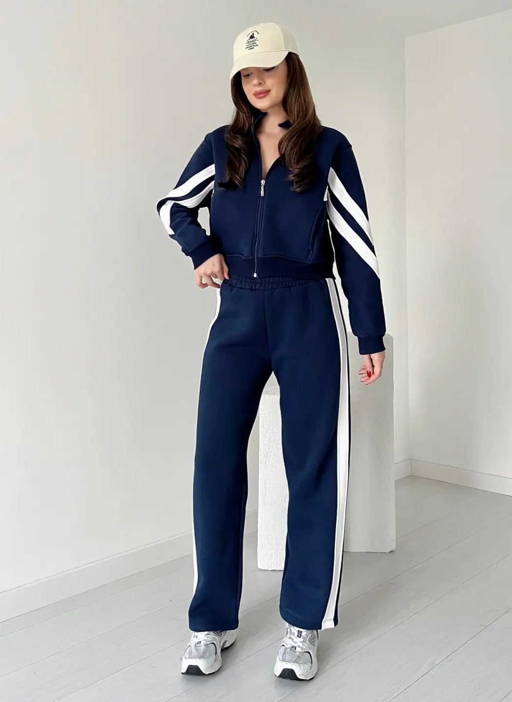 Zip-up Jacket with Sweatpants Fleece Tracksuit