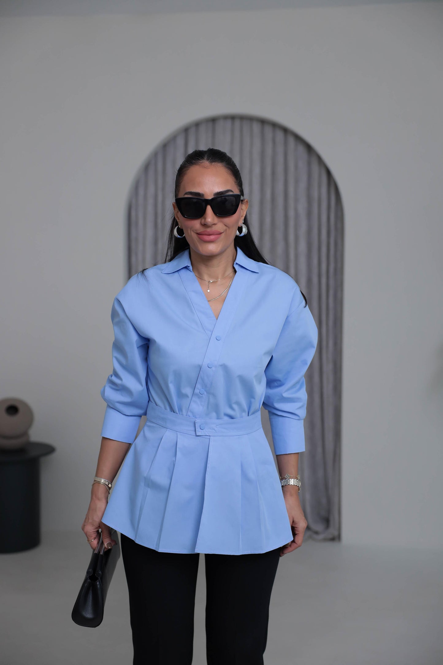 Two-piece shirt (wrappable like a skirt) in white poplin fabric with an elegant design